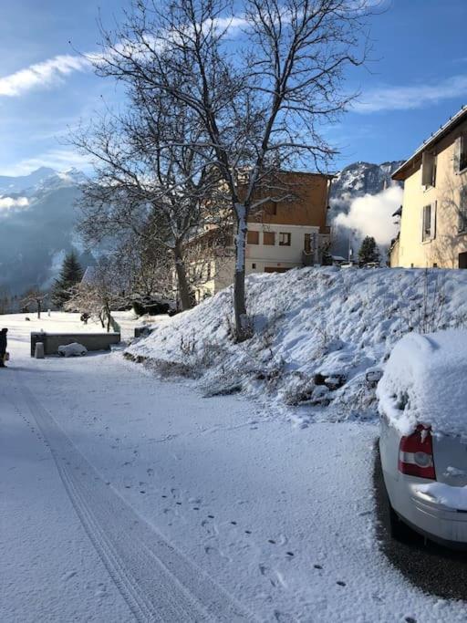Appartement rez de jardin montée de l'alpe d'Huez La Garde  Esterno foto